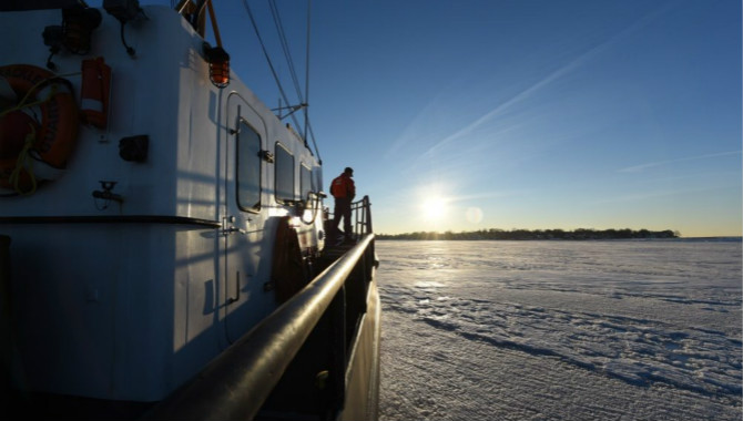 USCG宣布其部分水域结冰季来临