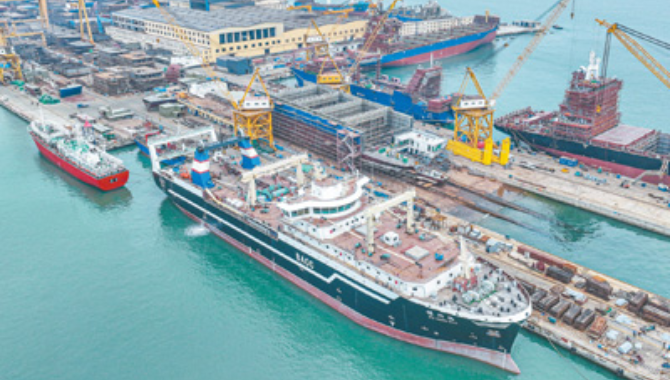China's shipbuilding industry continues to lead glo