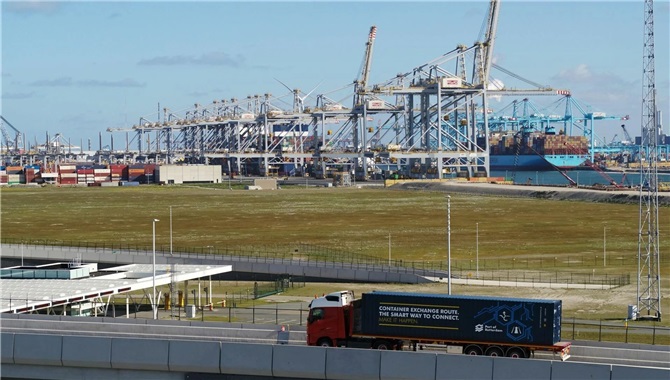 鹿特丹港务局正式启用集装箱专用交换路