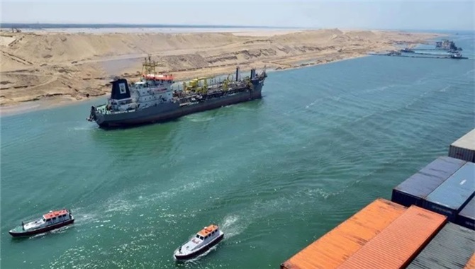 船舶通行量降幅明显 埃及称今年以来苏伊