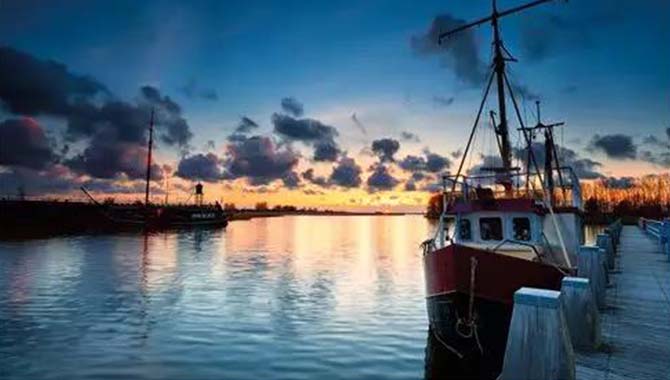 /uploads/allimg/181018/1-1Q01P93F10-L.jpg