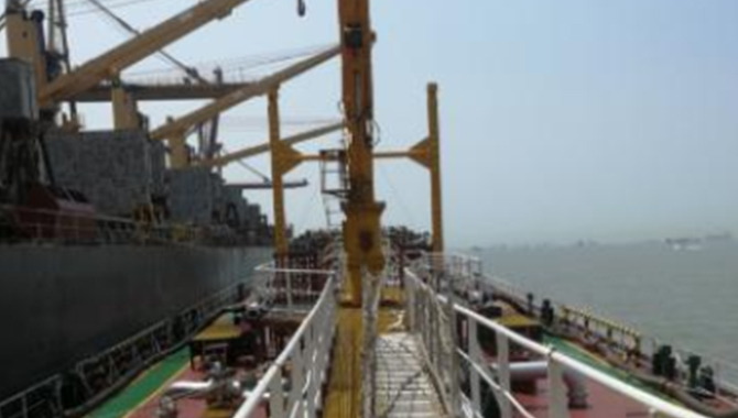 保税油跨关区直供 上海海关打造长三角航