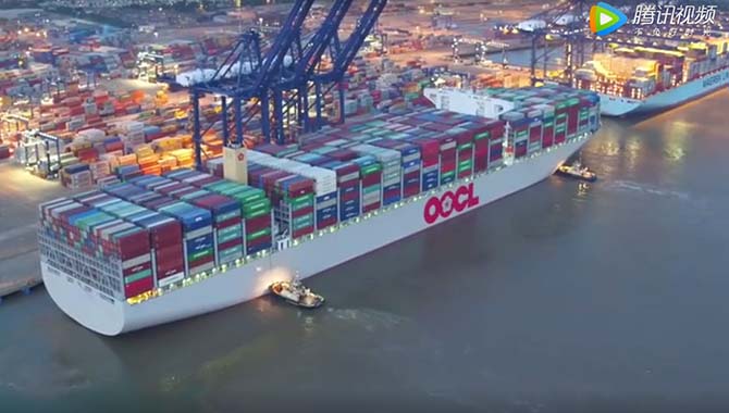 【视频】大型集装船离港