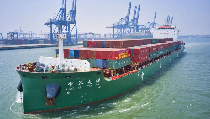 ZhongGu orders 10 panamax containerships at Yangzij