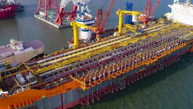 世界最大吨位、最大储油量新型海上浮式