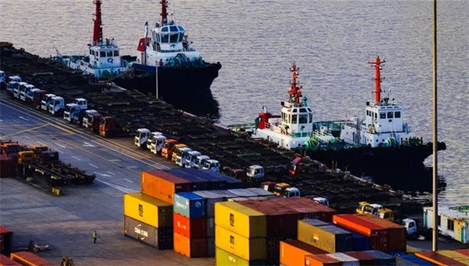 深圳港增开外贸加班船 多措并举应对一舱