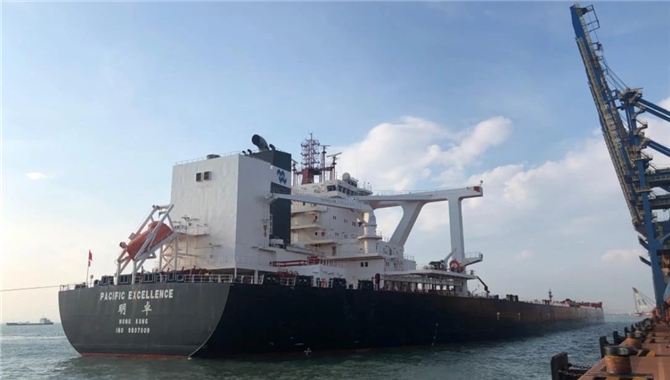 『湄洲湾』引航站成功引领首艘满载40万