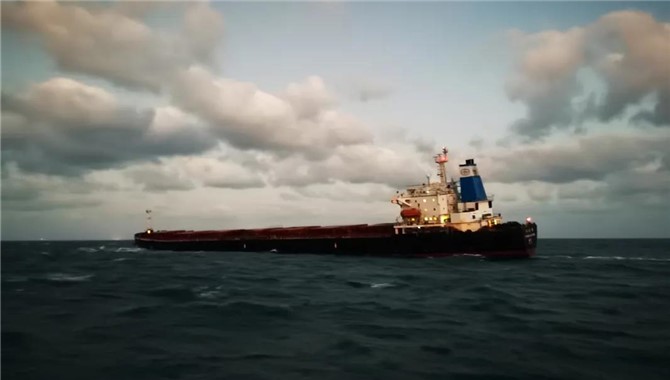 载5.5万吨货物散货船莆田海域搁浅，莆田