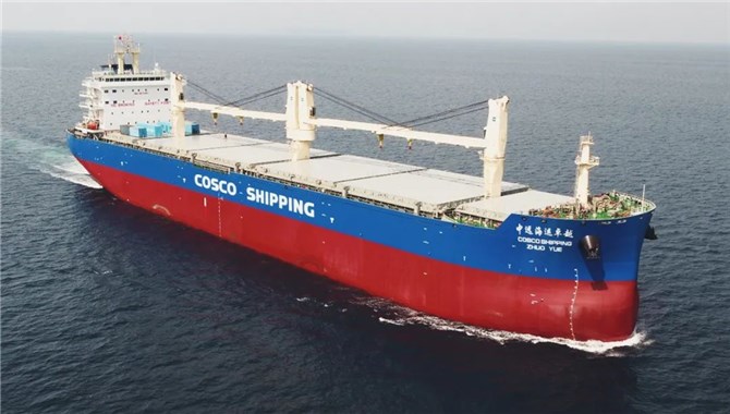 大连中远海运重工62000吨多用途纸浆船入
