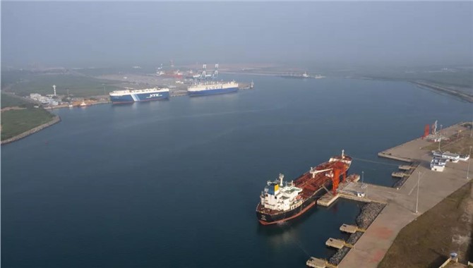 汉港柴油罐区完成首次作业，船加油业务