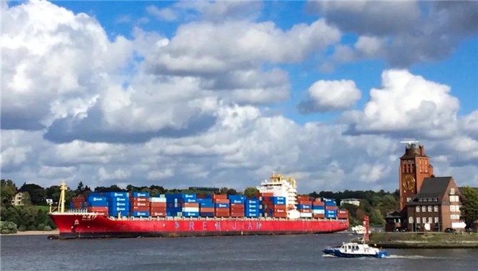 中联航运与Hamburger Hafen und Logistik AG签署战