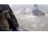 香港西南海域：一船台风中断成两截 30名船员弃船逃生