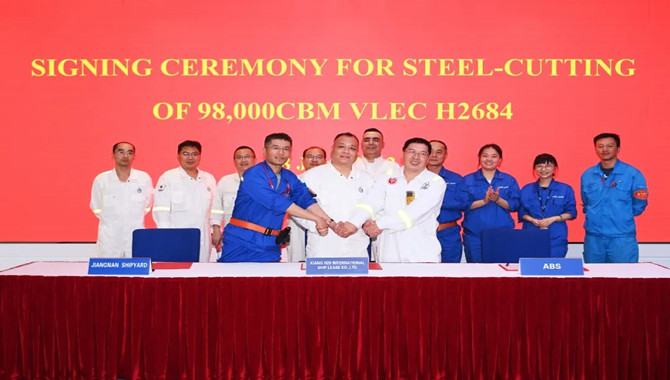 Jiangnan: a VLEC's steel cutting and a VLGC's keel 