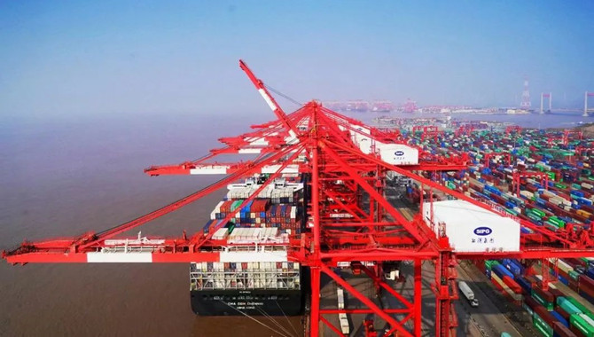 Shanghai Port's container throughput hits record hi