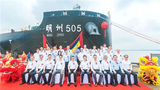 南京金陵船厂为宁波海运建造的首艘498