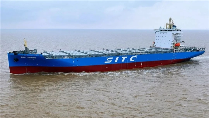 海丰国际2600TEU集装箱船“SITC QIUMING”轮交
