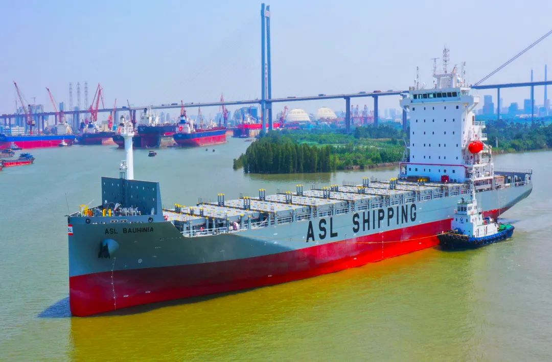 黄埔文冲为亚海航运有限公司建造的1900TEU集装箱首制船（H2427）提前 