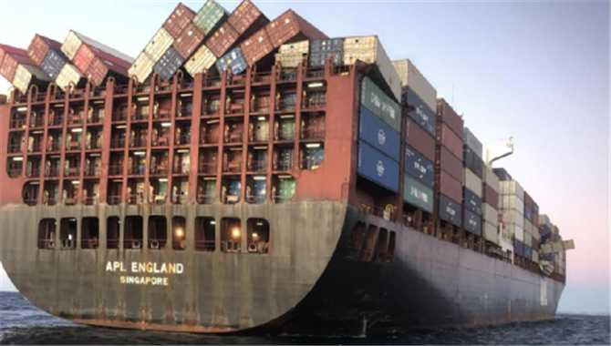 大风浪中50个集装箱坠海，官方披露事故