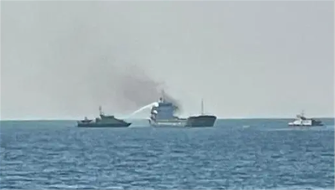 港媒：香港南丫岛附近海域一货轮起火，