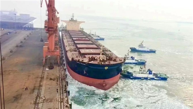 锦州海事局成功保障首艘CAPE级船舶减载靠