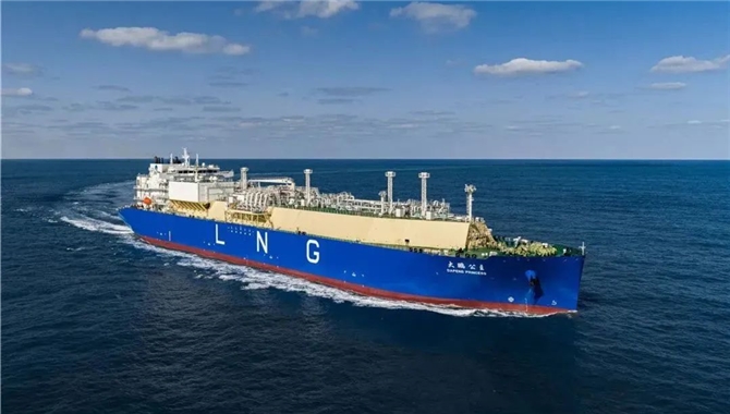 全球最大江海联运型LNG船“大鹏公主”号