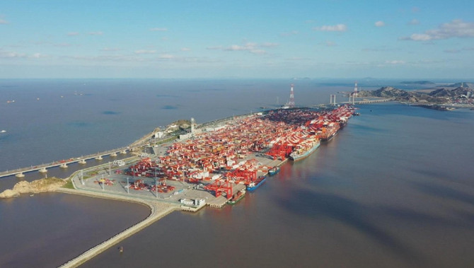China's cargo throughput ranks first globally