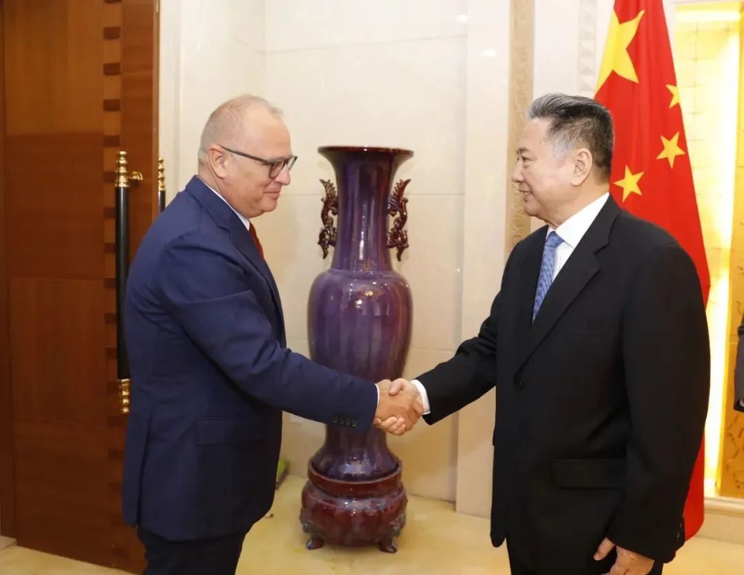 中国与塞尔维亚签署关于相互承认海员证