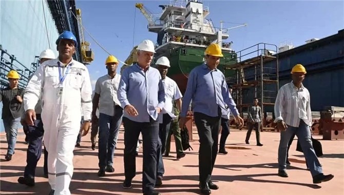 古巴国家主席视察华润大东建造的浮船坞