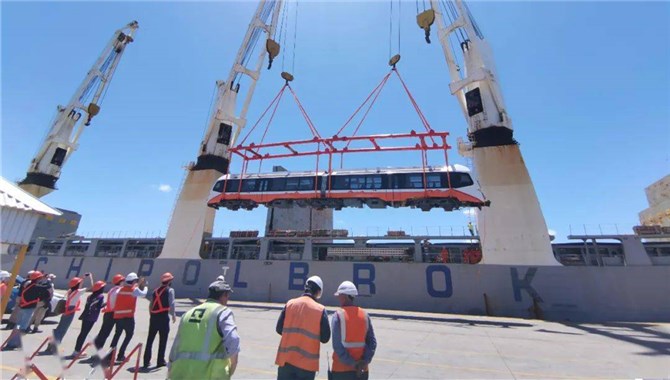 中波轮船护送中国首次出口阿根廷新能源