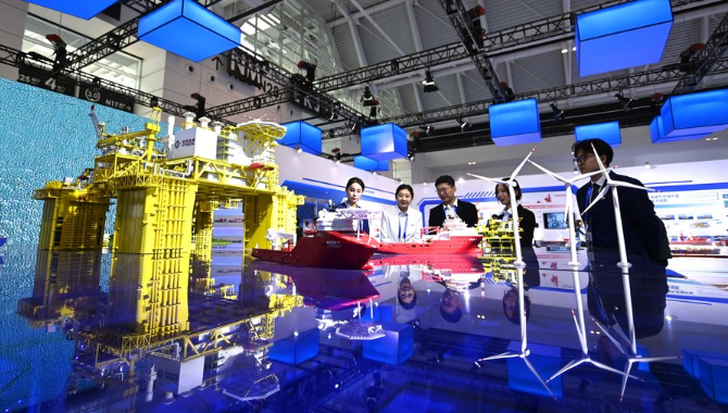 China's shipping industry grows with AI, boosts glo