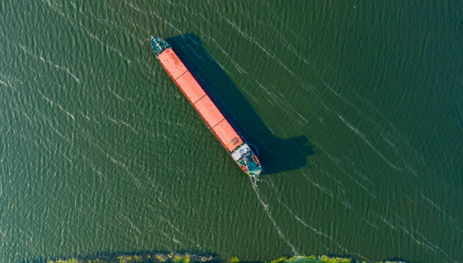 Hamburg-based ship finance platform oceanis dives i