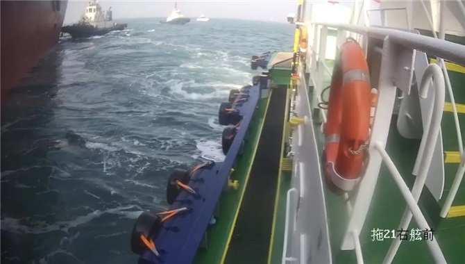 大船主机故障，“青港拖21”轮火速救援