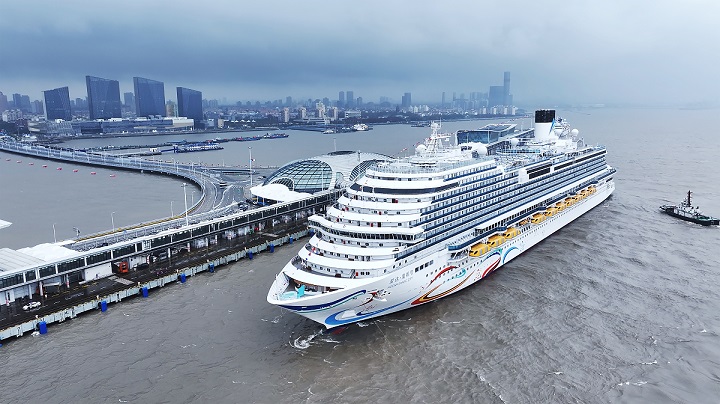 China's first domestically built large cruise ship 