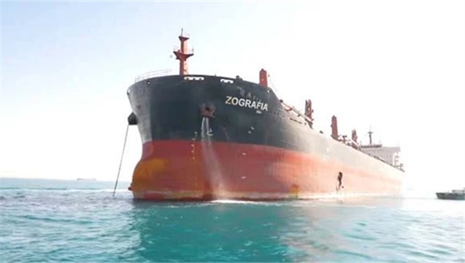 遭胡塞武装袭击的散货船在埃及维修完成