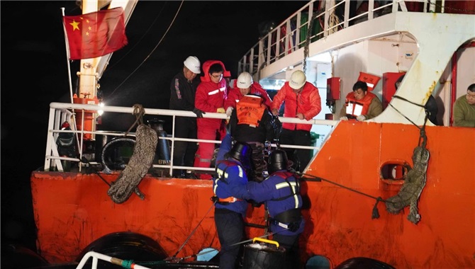 海上漂流5天4夜，3人全获救！