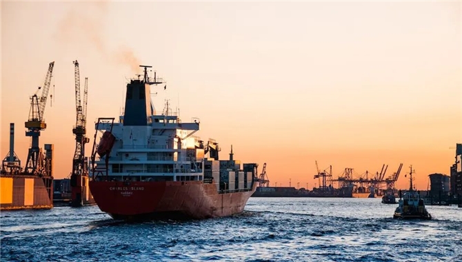 红海危机下，一万吨中国钢材被迫“海漂