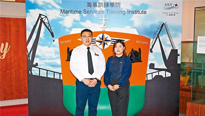 一对香港海员夫妇的职业发展和幸福美好