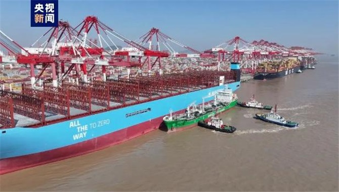 首单完成！海事保障上海港大型集装箱船