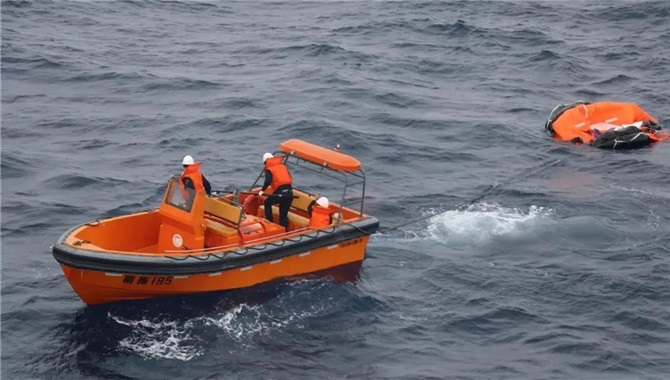 海南西南海域商渔船碰撞事故 8名失联人