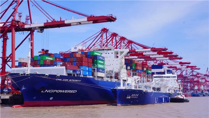 上海港船舶LNG燃料加注达100艘次