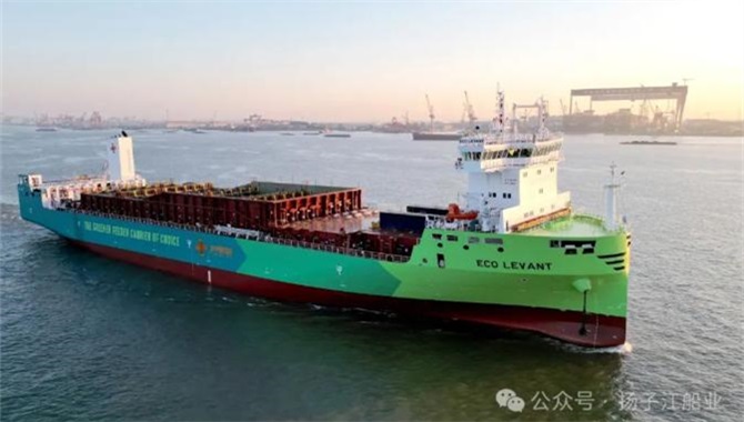 扬子江船业集团第二艘1260TEU甲醇双燃料集