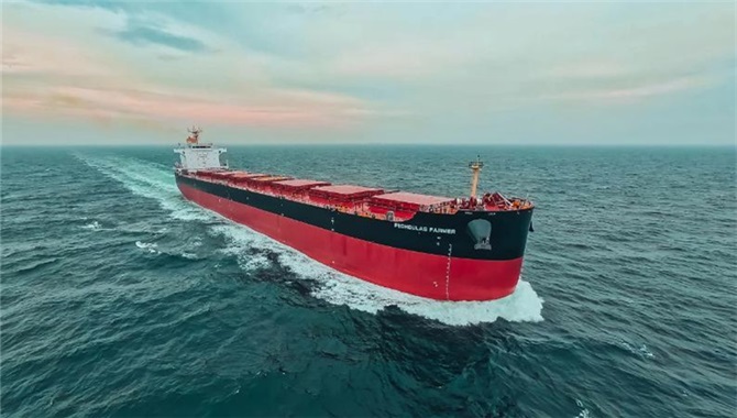中远海运重工自主设计首制8.25万吨散货船