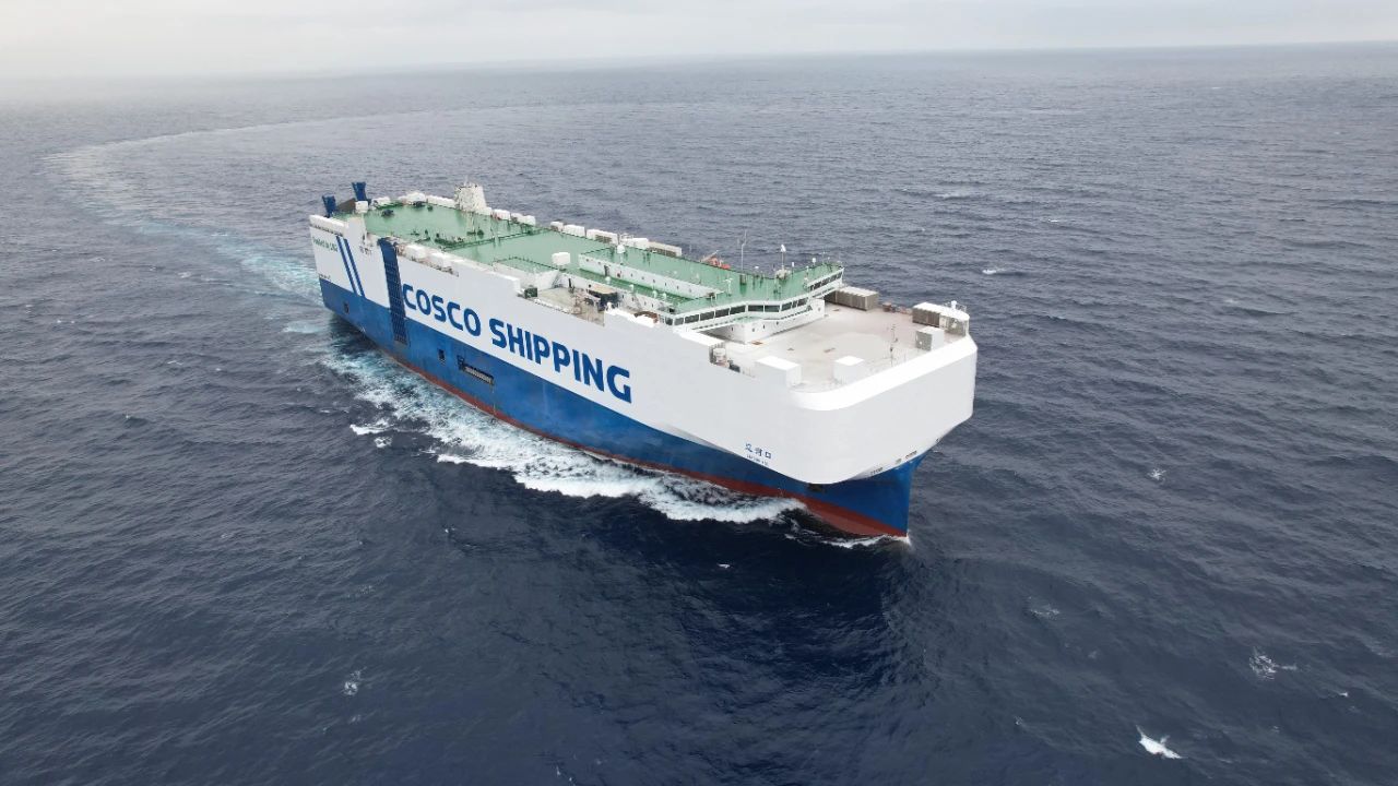 COSCO Shipping Receives First 7500 CEU LNG Dual-Fue