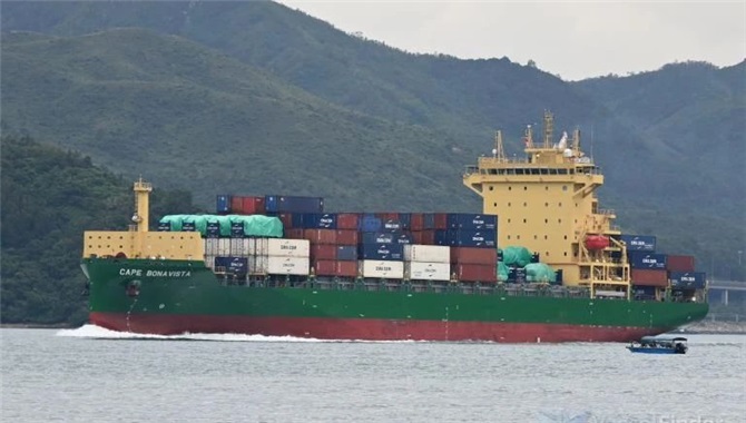 2.5万吨货轮，船长莫名失踪，搜寻两天未