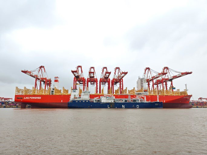 PIL and SSES complete the inaugural LNG bunkering o