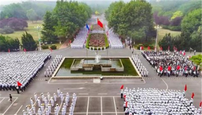 大连海事大学举行纪念中国高等航海教育暨建校116周年升旗仪式