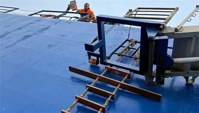 突发！BW旗下船员，在设置舷梯时意外落