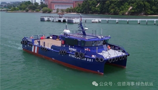新加坡又一艘电动货船投入使用
