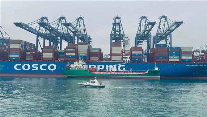 大湾区首次绿色甲醇加注！国内首艘双燃