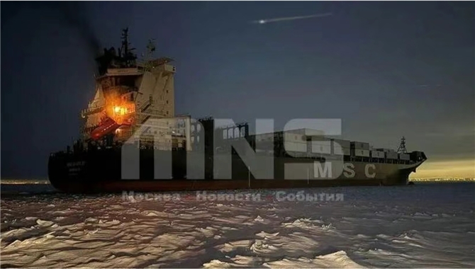 突发！一集装箱船爆炸，起火！